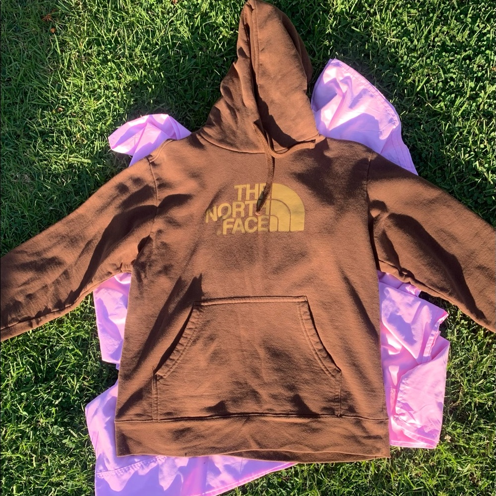 Brown NorthFace Hoodie🤎🧥🐻🍂